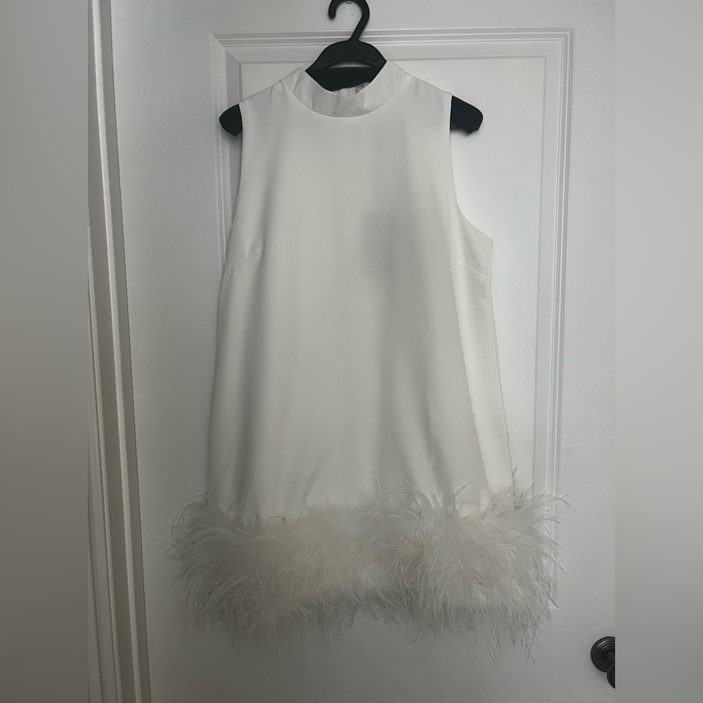 NEVER WORN ** NEW WITH TAGS WHITE FEATHER MINI